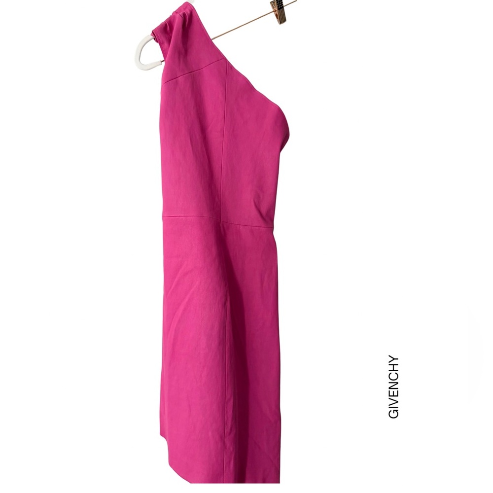 Authentic Givenchy Lamb Leather Mini Dress in Pink
$3,986.39 size Fr 36 US 2 - Picture 3 of 11
